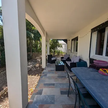 شقة Calme Mais Proche Toutes Activites, F3 Avec Parking, Jardin, Piscine, Wifi, Clim Dans Propriete Privee