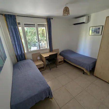 Calme Mais Proche Toutes Activites, F3 Avec Parking, Jardin, Piscine, Wifi, Clim Dans Propriete Privee شقة آجد