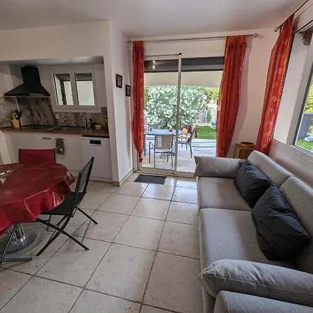 شقة Calme Mais Proche Toutes Activites, F3 Avec Parking, Jardin, Piscine, Wifi, Clim Dans Propriete Privee آجد