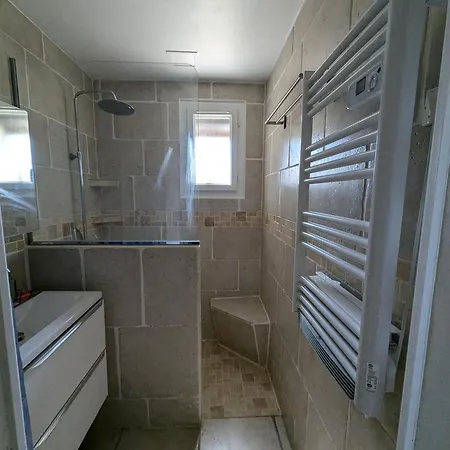 Calme Mais Proche Toutes Activites, F3 Avec Parking, Jardin, Piscine, Wifi, Clim Dans Propriete Privee