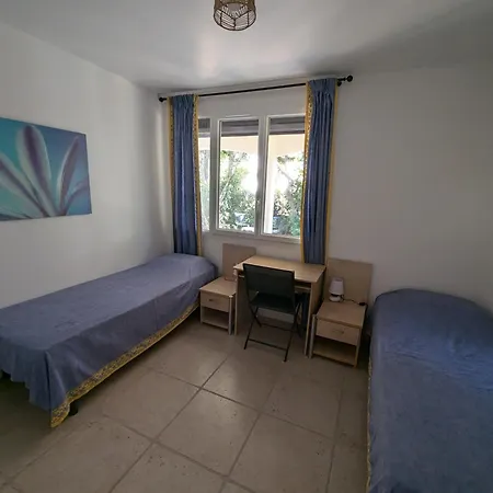 شقة Calme Mais Proche Toutes Activites, F3 Avec Parking, Jardin, Piscine, Wifi, Clim Dans Propriete Privee