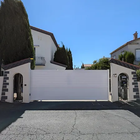 شقة Calme Mais Proche Toutes Activites, F3 Avec Parking, Jardin, Piscine, Wifi, Clim Dans Propriete Privee *