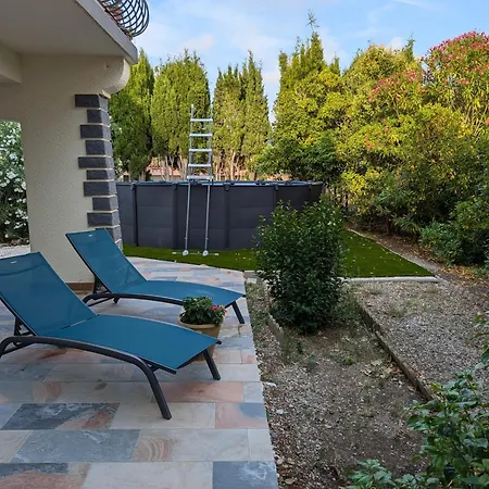 Calme Mais Proche Toutes Activites, F3 Avec Parking, Jardin, Piscine, Wifi, Clim Dans Propriete Privee آجد