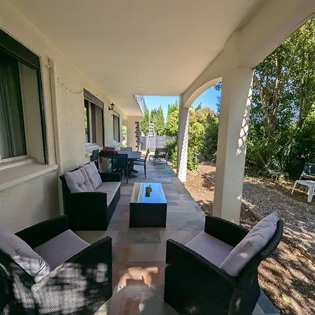 Calme Mais Proche Toutes Activites, F3 Avec Parking, Jardin, Piscine, Wifi, Clim Dans Propriete Privee شقة