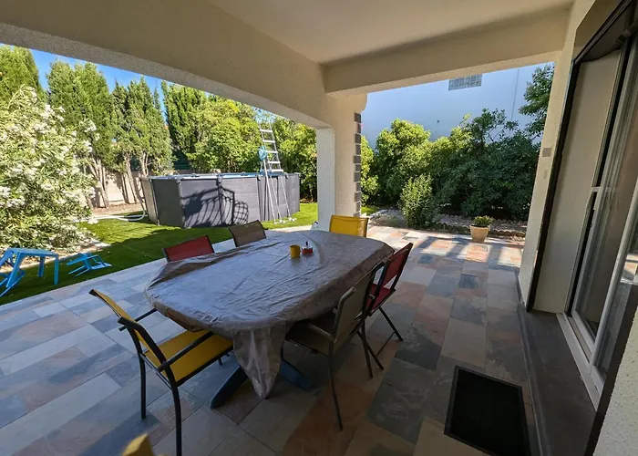 Calme Proche Toutes Activites, F3 Avec Parking, Jardin, Piscine, Wifi, Clim Dans Propriete Privee Агд