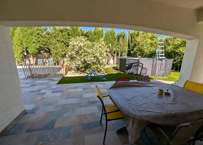 Calme Proche Toutes Activites, F3 Avec Parking, Jardin, Piscine, Wifi, Clim Dans Propriete Privee Апартаменти