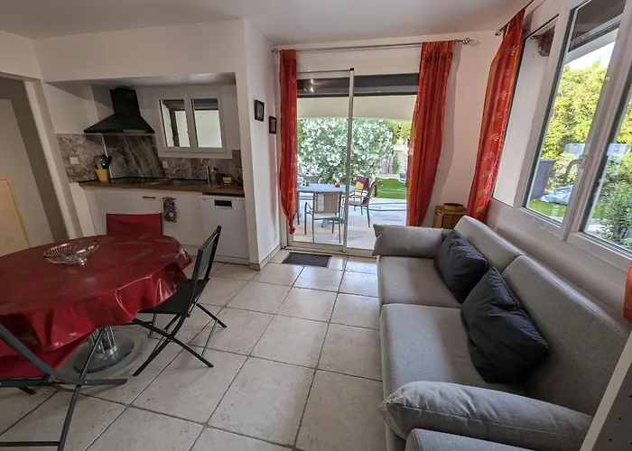 Апартаменти Calme Proche Toutes Activites, F3 Avec Parking, Jardin, Piscine, Wifi, Clim Dans Propriete Privee Агд