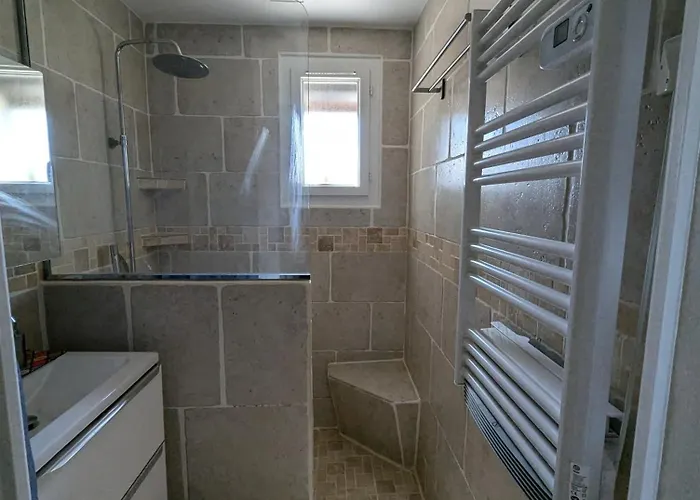 Calme Proche Toutes Activites, F3 Avec Parking, Jardin, Piscine, Wifi, Clim Dans Propriete Privee