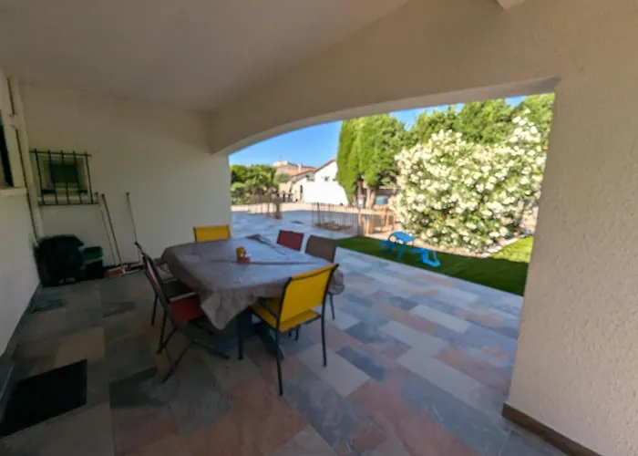 Calme Proche Toutes Activites, F3 Avec Parking, Jardin, Piscine, Wifi, Clim Dans Propriete Privee Апартаменти