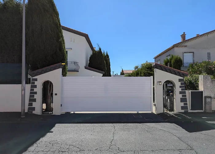 Апартаменти Calme Proche Toutes Activites, F3 Avec Parking, Jardin, Piscine, Wifi, Clim Dans Propriete Privee *