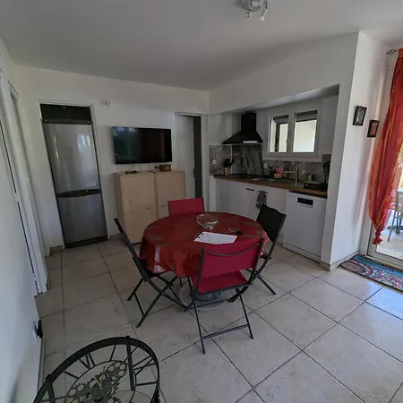 公寓 Calme Mais Proche Toutes Activites, F3 Avec Parking, Jardin, Piscine, Wifi, Clim Dans Propriete Privee