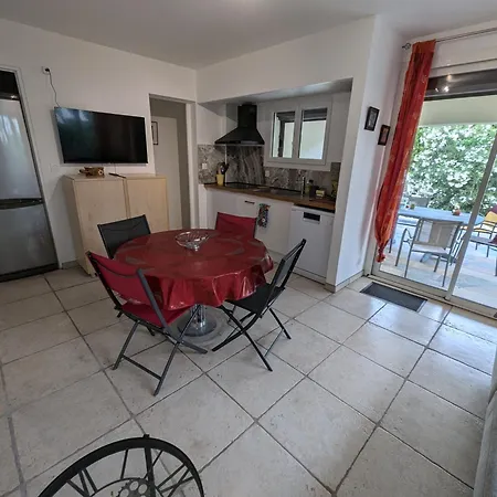 Calme Mais Proche Toutes Activites, F3 Avec Parking, Jardin, Piscine, Wifi, Clim Dans Propriete Privee 公寓 *