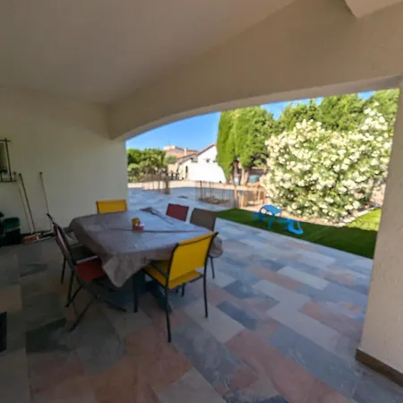 Calme Mais Proche Toutes Activites, F3 Avec Parking, Jardin, Piscine, Wifi, Clim Dans Propriete Privee 公寓