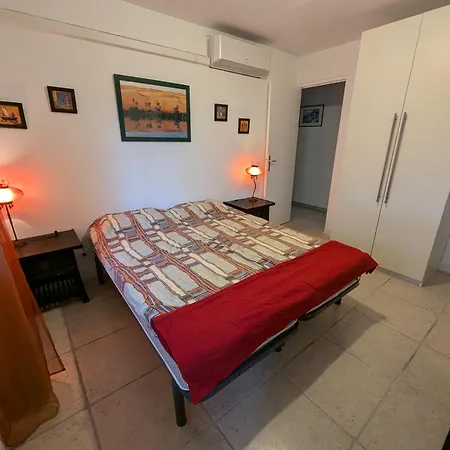 Calme Mais Proche Toutes Activites, F3 Avec Parking, Jardin, Piscine, Wifi, Clim Dans Propriete Privee 公寓 *