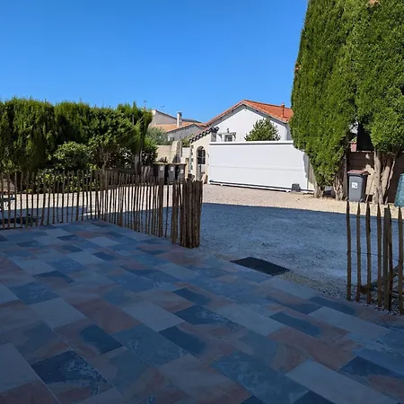 Calme Mais Proche Toutes Activites, F3 Avec Parking, Jardin, Piscine, Wifi, Clim Dans Propriete Privee * 阿格德