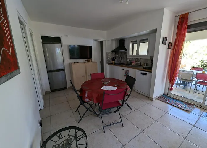 アパート Calme Proche Toutes Activites, F3 Avec Parking, Jardin, Piscine, Wifi, Clim Dans Propriete Privee