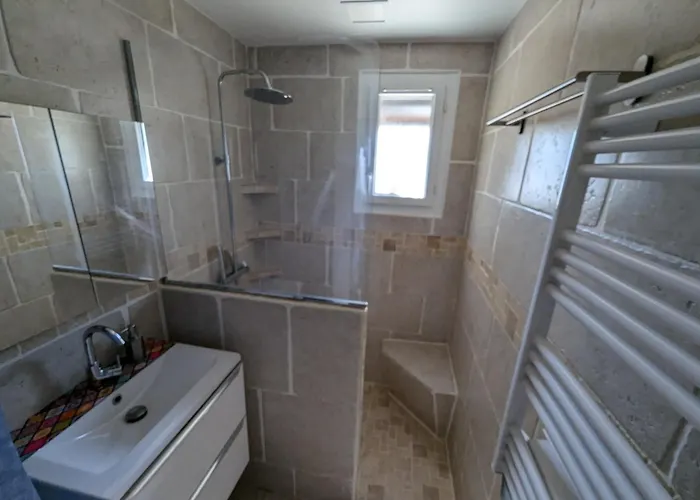 アパート Calme Proche Toutes Activites, F3 Avec Parking, Jardin, Piscine, Wifi, Clim Dans Propriete Privee