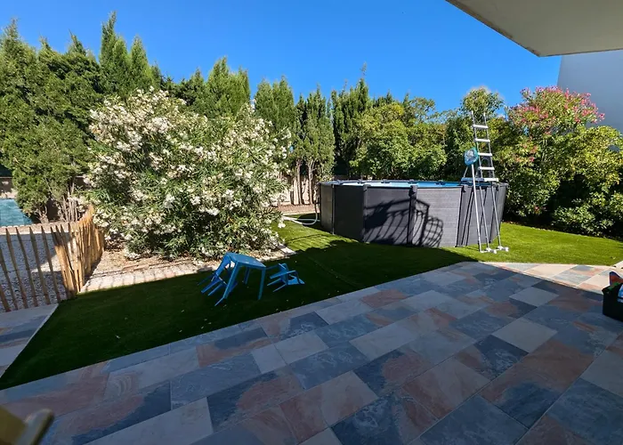 Calme Proche Toutes Activites, F3 Avec Parking, Jardin, Piscine, Wifi, Clim Dans Propriete Privee