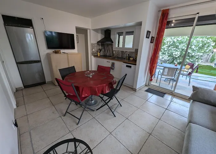 Calme Proche Toutes Activites, F3 Avec Parking, Jardin, Piscine, Wifi, Clim Dans Propriete Privee アパート *